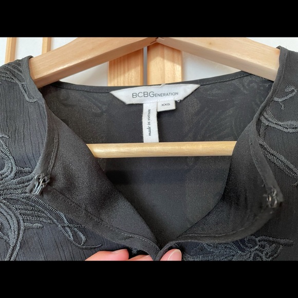 BCBG Flutter Lace Crop Top - Picture 3 of 5